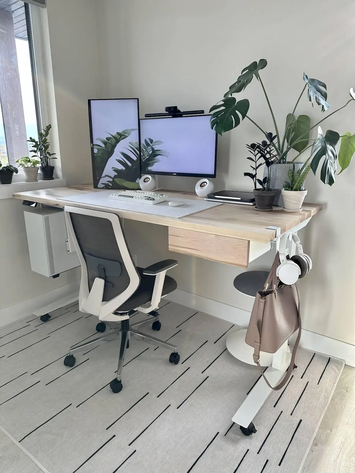 Branch Ergonomic Chair Pro