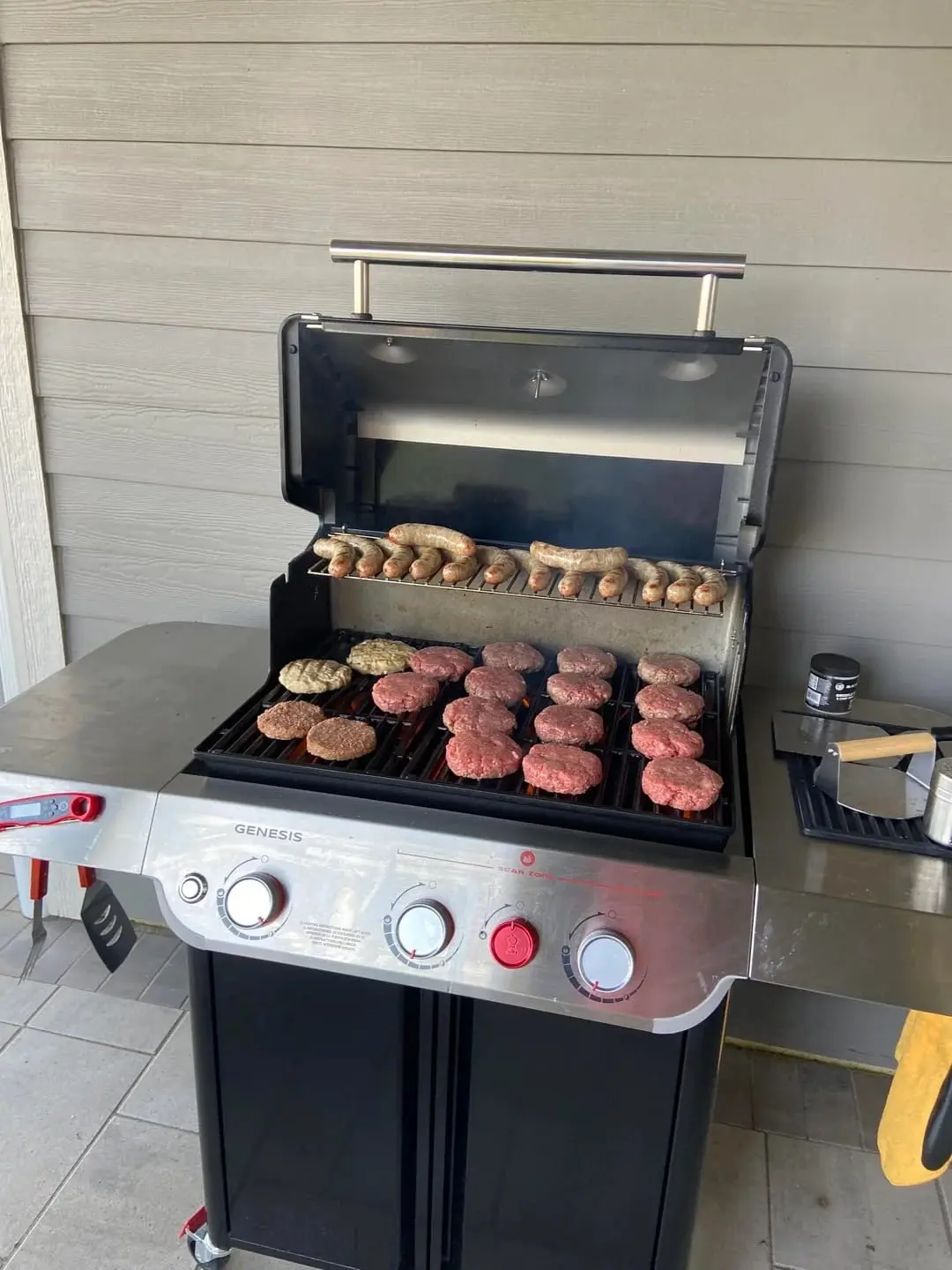 Weber Genesis E-335