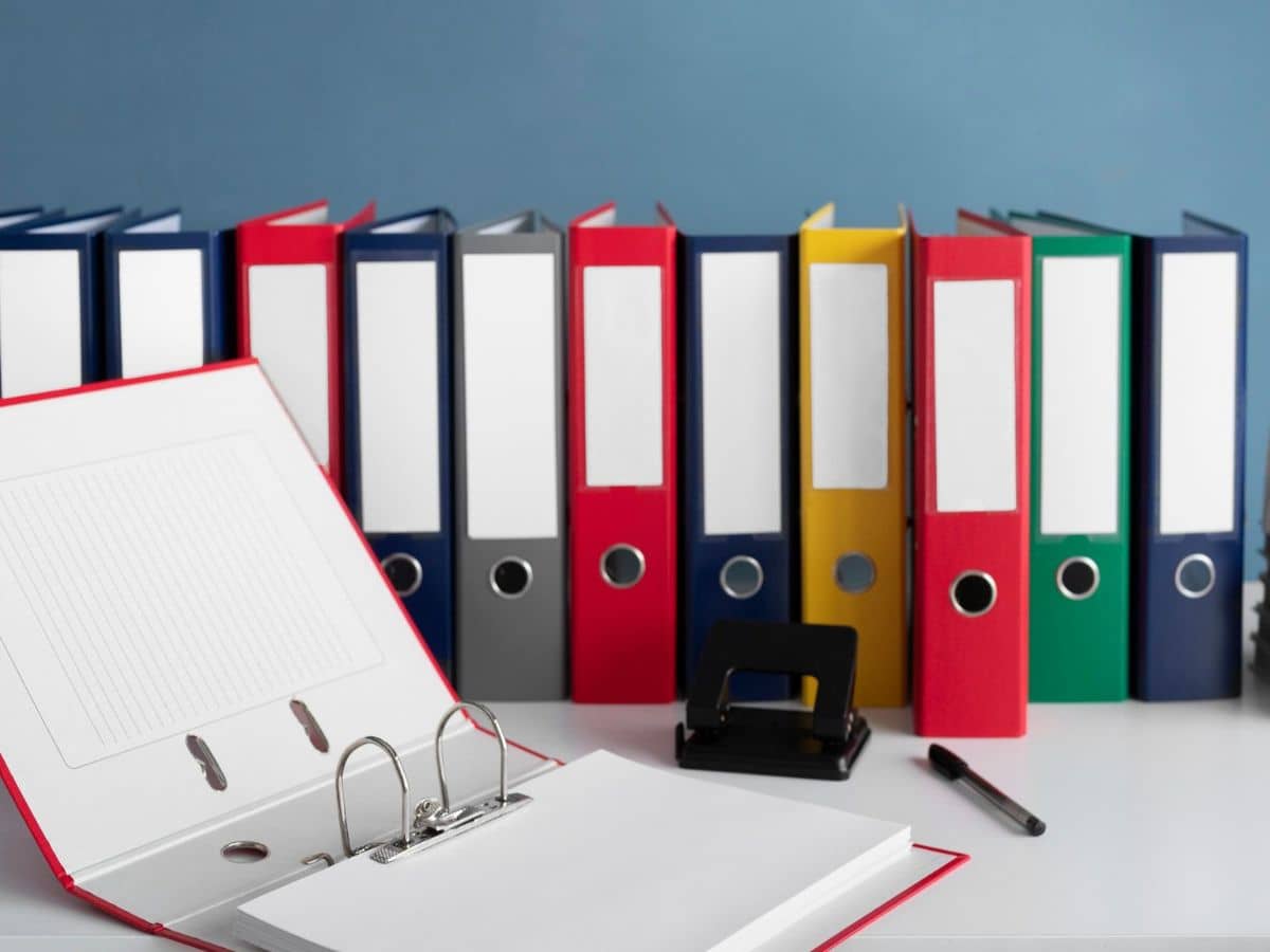 Home-Office-Minimalism-Create-a-Clutter-Free-WFH-Space-for-Better-Focus2